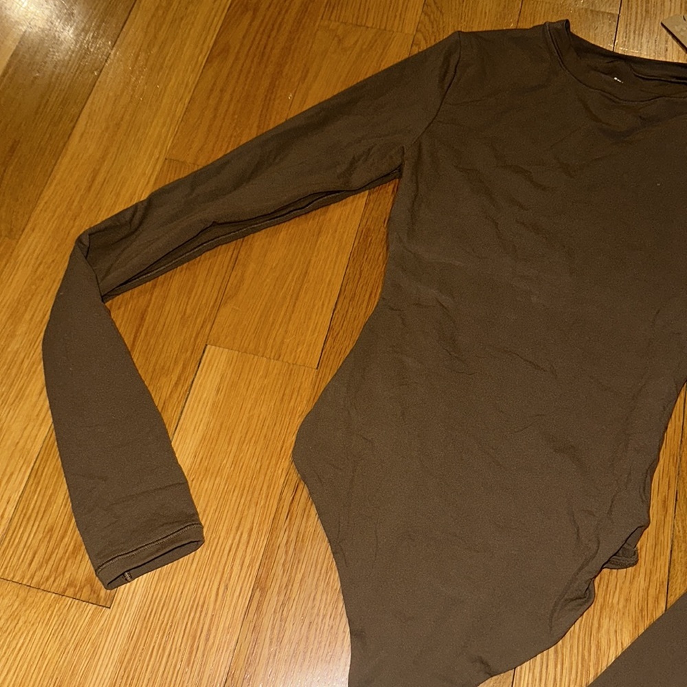SKIMS FITS EVERYBODY LONG SLEEVE CREW NECK BODYSUIT in Oxide NEW - Picture 6 of 10